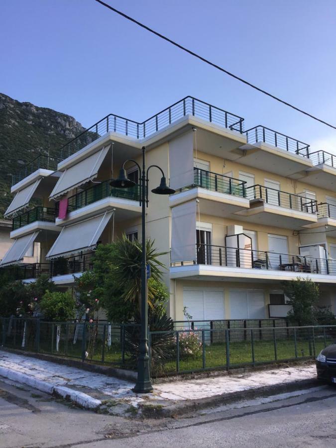 Ourania'S Apartments Kamena Vourla Exterior photo
